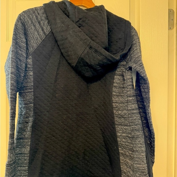 Chic Black and Gray Zip-Up Hoodie - Picture 3 of 6